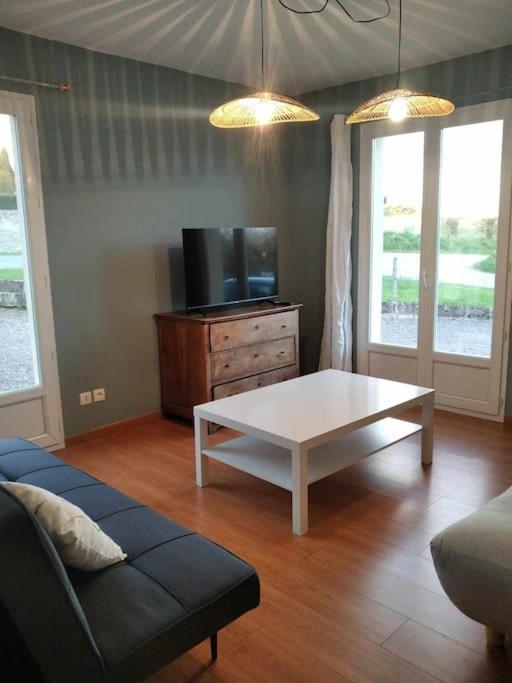 L Etablissement Gold Beach Propose 1 Hebergement , Maison 80M2 Avec Terrain 500M2, Parking Prive A 4 Min Du Port Artificiel D Arromanches, Services Accueil Personnalise, Lits Faits, Serviettes, Menage, Netflix, Wifi รีส ภายนอก รูปภาพ
