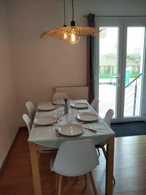 L Etablissement Gold Beach Propose 1 Hebergement , Maison 80M2 Avec Terrain 500M2, Parking Prive A 4 Min Du Port Artificiel D Arromanches, Services Accueil Personnalise, Lits Faits, Serviettes, Menage, Netflix, Wifi รีส ภายนอก รูปภาพ