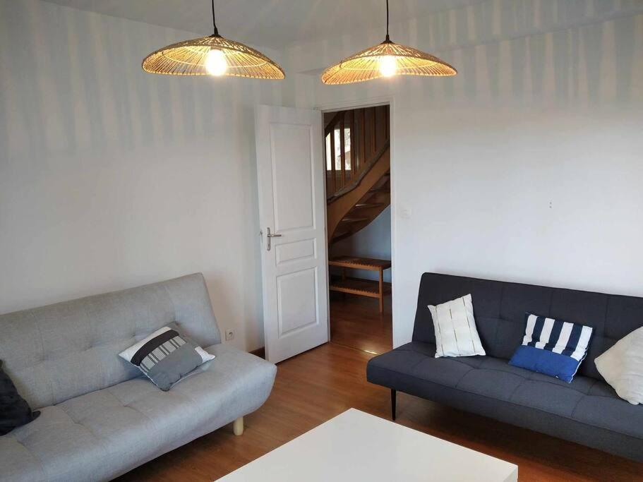 L Etablissement Gold Beach Propose 1 Hebergement , Maison 80M2 Avec Terrain 500M2, Parking Prive A 4 Min Du Port Artificiel D Arromanches, Services Accueil Personnalise, Lits Faits, Serviettes, Menage, Netflix, Wifi รีส ภายนอก รูปภาพ