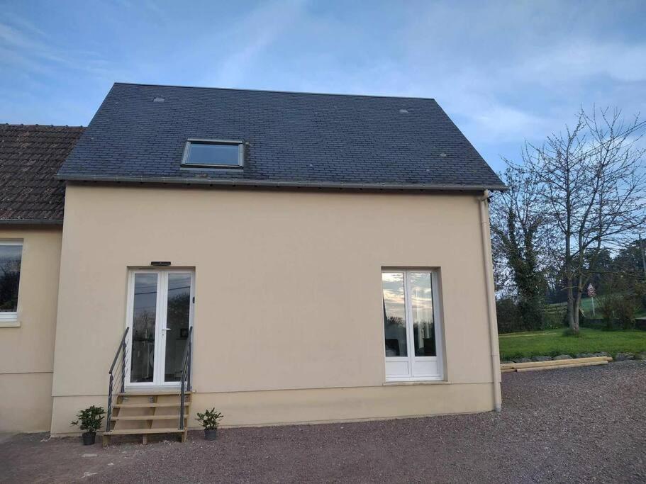 L Etablissement Gold Beach Propose 1 Hebergement , Maison 80M2 Avec Terrain 500M2, Parking Prive A 4 Min Du Port Artificiel D Arromanches, Services Accueil Personnalise, Lits Faits, Serviettes, Menage, Netflix, Wifi รีส ภายนอก รูปภาพ
