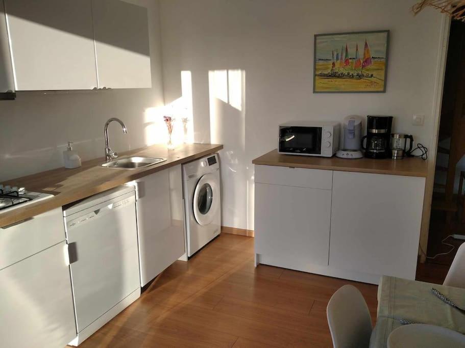 L Etablissement Gold Beach Propose 1 Hebergement , Maison 80M2 Avec Terrain 500M2, Parking Prive A 4 Min Du Port Artificiel D Arromanches, Services Accueil Personnalise, Lits Faits, Serviettes, Menage, Netflix, Wifi รีส ภายนอก รูปภาพ