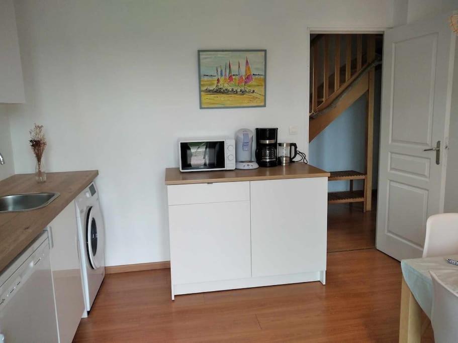L Etablissement Gold Beach Propose 1 Hebergement , Maison 80M2 Avec Terrain 500M2, Parking Prive A 4 Min Du Port Artificiel D Arromanches, Services Accueil Personnalise, Lits Faits, Serviettes, Menage, Netflix, Wifi รีส ภายนอก รูปภาพ