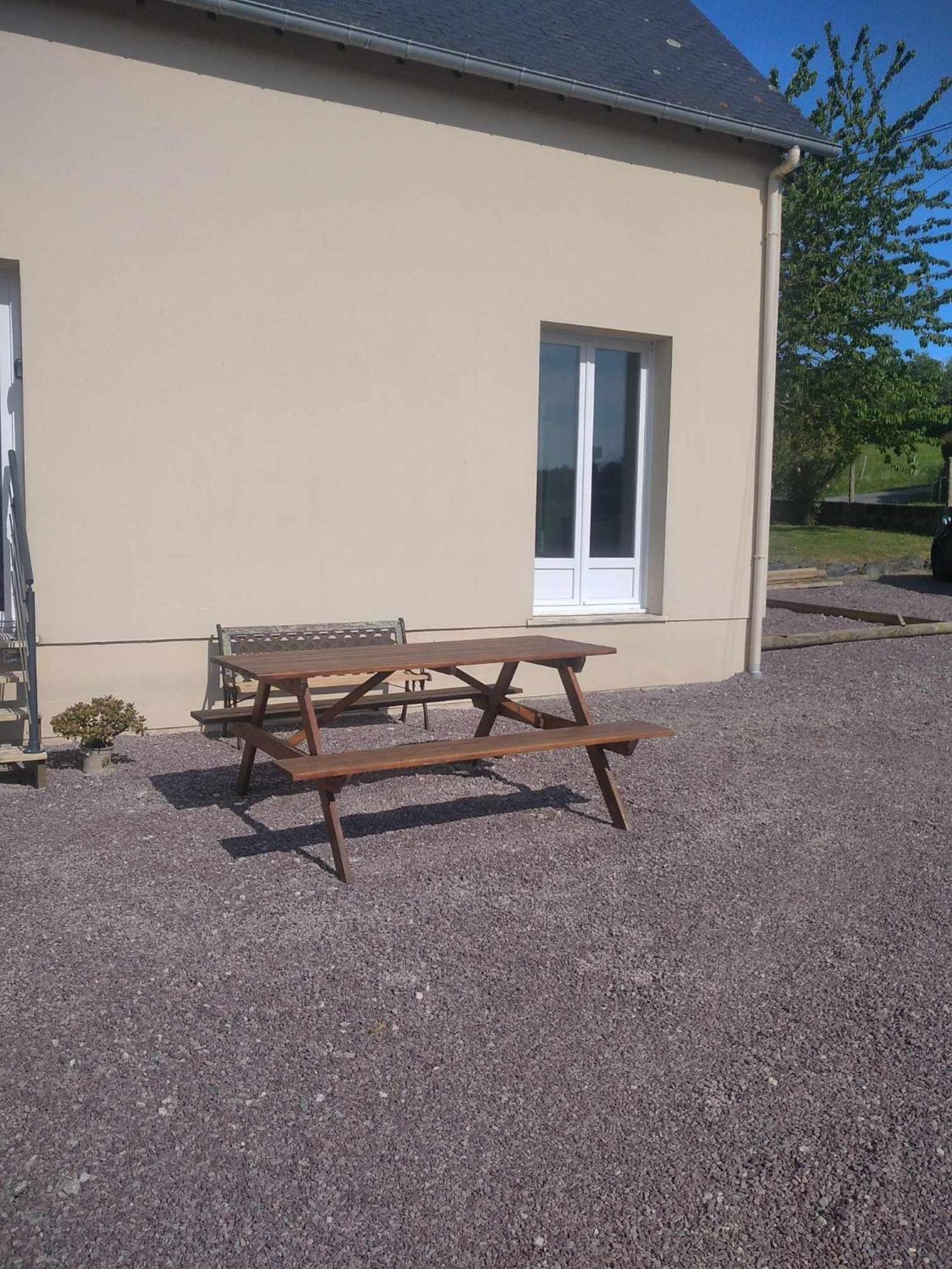 L Etablissement Gold Beach Propose 1 Hebergement , Maison 80M2 Avec Terrain 500M2, Parking Prive A 4 Min Du Port Artificiel D Arromanches, Services Accueil Personnalise, Lits Faits, Serviettes, Menage, Netflix, Wifi รีส ภายนอก รูปภาพ